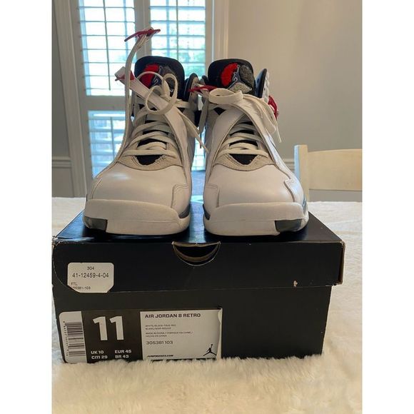 Air Jordan 8 Retro Bugs Bunny